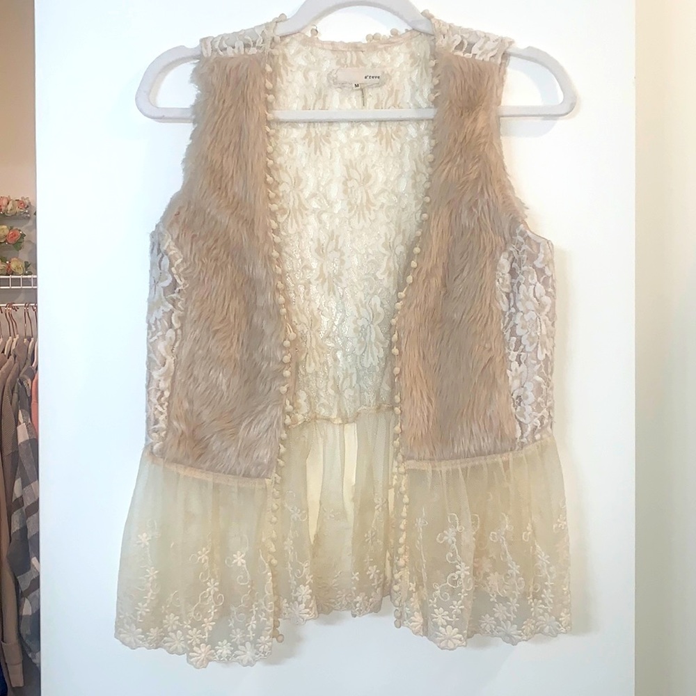 Fur & Lace, detailed vest (M) Cream/ White